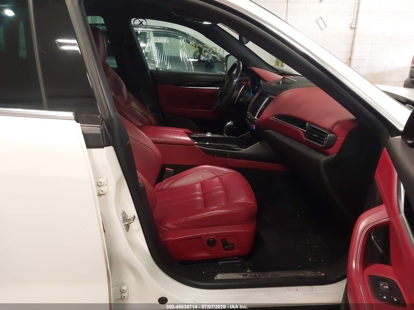 2018 MASERATI LEVANTE auction photo 5