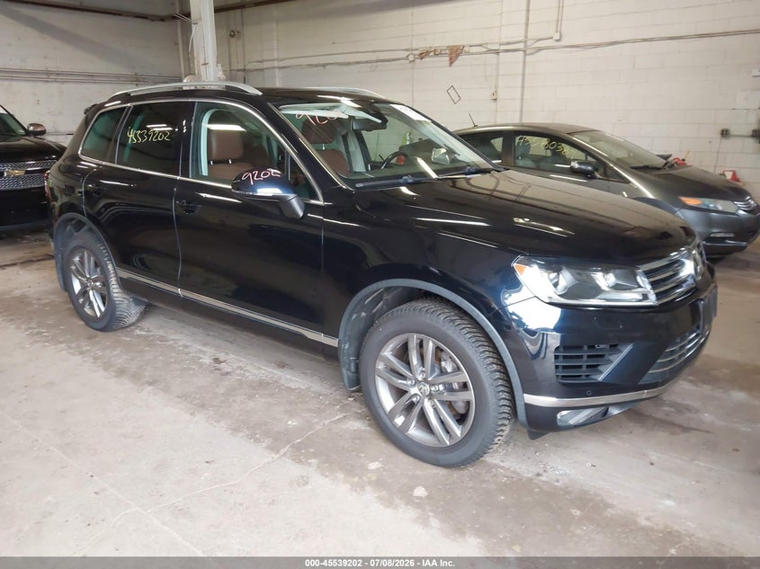 2016 VOLKSWAGEN TOUAREG auction photo 1