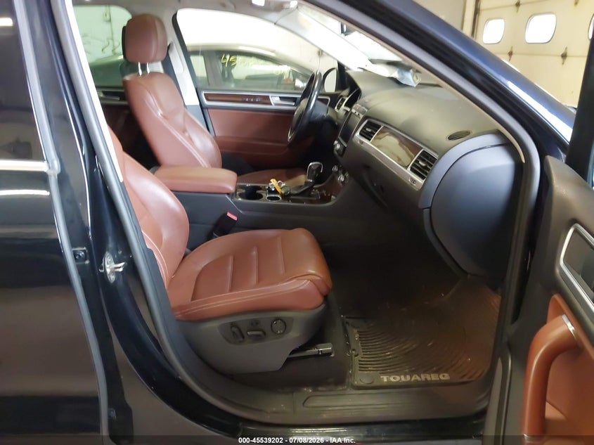 2016 VOLKSWAGEN TOUAREG auction photo 5
