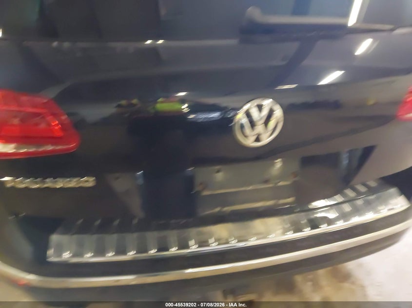 2016 VOLKSWAGEN TOUAREG auction photo 6
