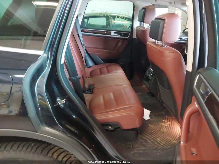 2016 VOLKSWAGEN TOUAREG auction photo 8