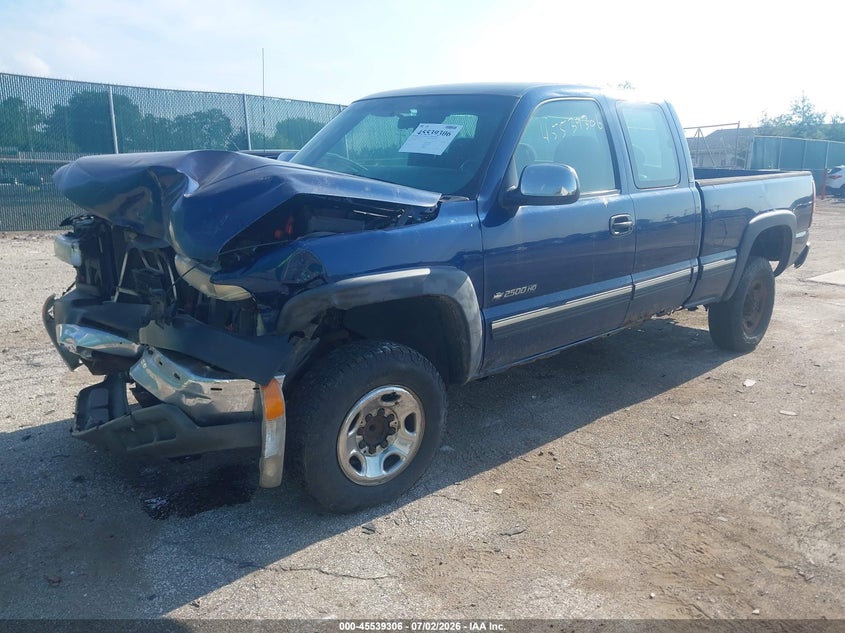 2001 CHEVROLET SILVERADO 2500HD auction photo 2