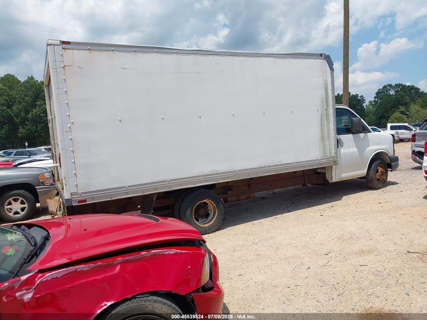 2004 GMC SAVANA CUTAWAY auction photo 4