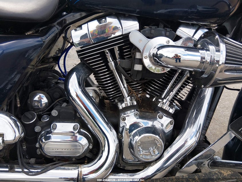 2013 Harley-Davidson Fltrx Road Glide Custom VIN: 1HD1KHM17DB670685 Lot: 45540128