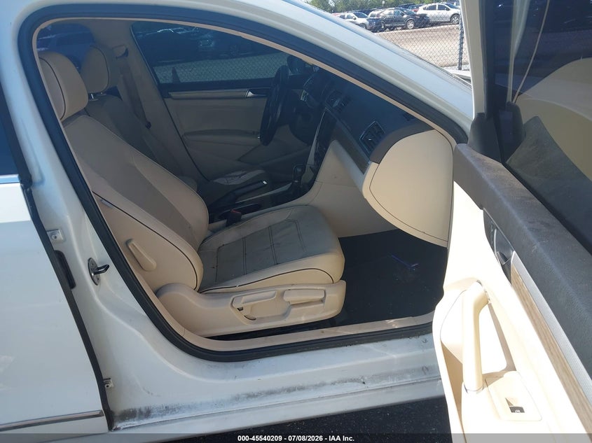 2017 VOLKSWAGEN PASSAT auction photo 5