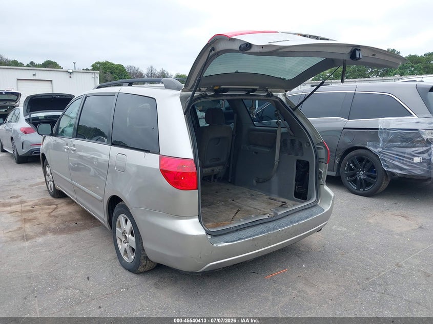 2008 TOYOTA SIENNA auction photo 3