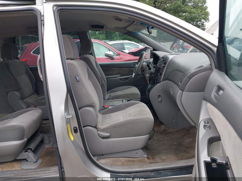 2008 TOYOTA SIENNA auction photo 5