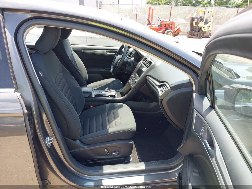 2018 FORD FUSION auction photo 5