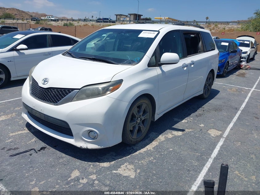 5TDXK3DC0GS747197 2016 Toyota Sienna Se 8 Passenger photo 1