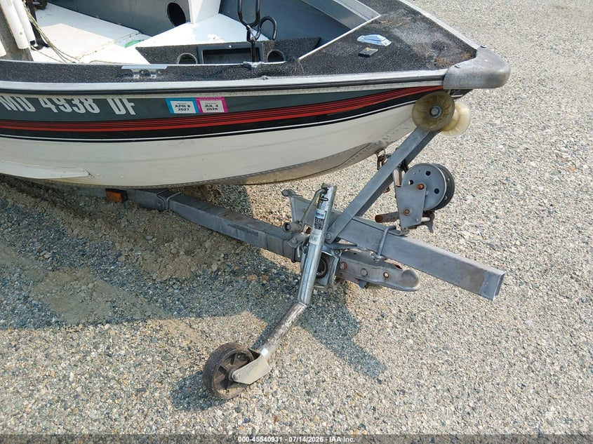 1989 TRACKER PRO V17 BASS BOAT AND TRAILER auction photo 6