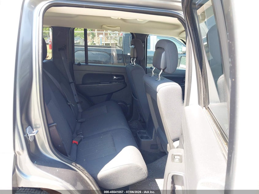 2012 JEEP LIBERTY auction photo 8