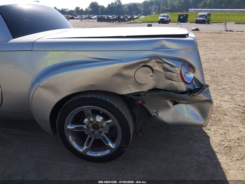 2005 CHEVROLET SSR auction photo 6