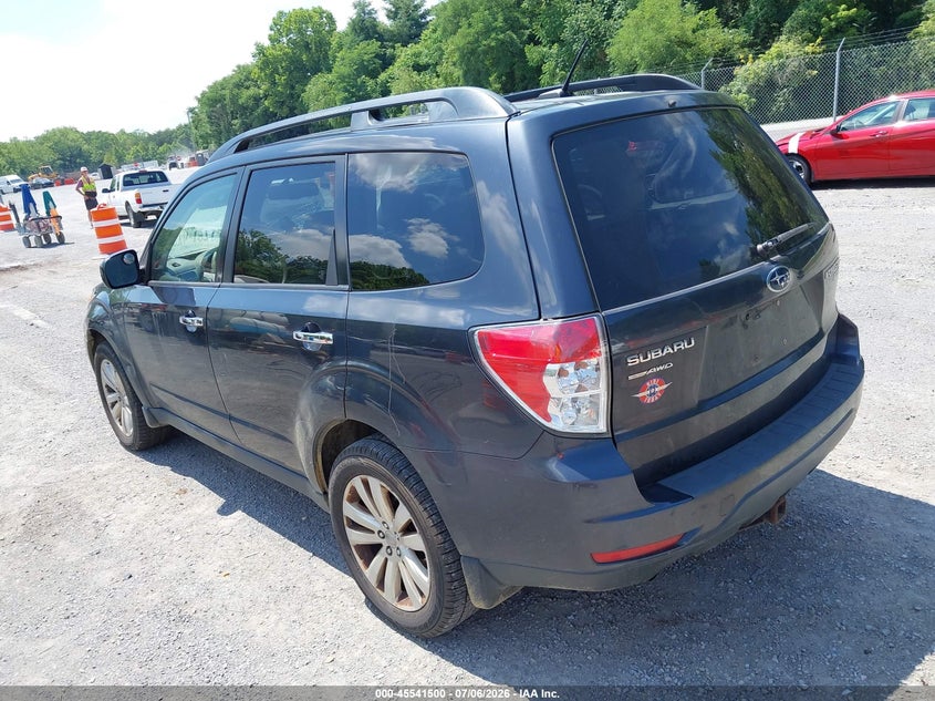 2013 SUBARU FORESTER auction photo 3