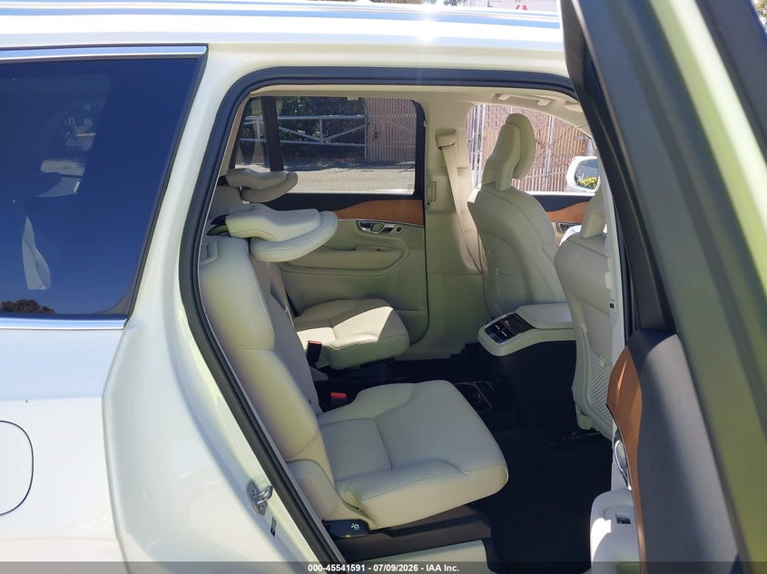 2022 Volvo Xc90 T6 Momentum 6 Passenger VIN: YV4A221K1N1786271 Lot: 45541591