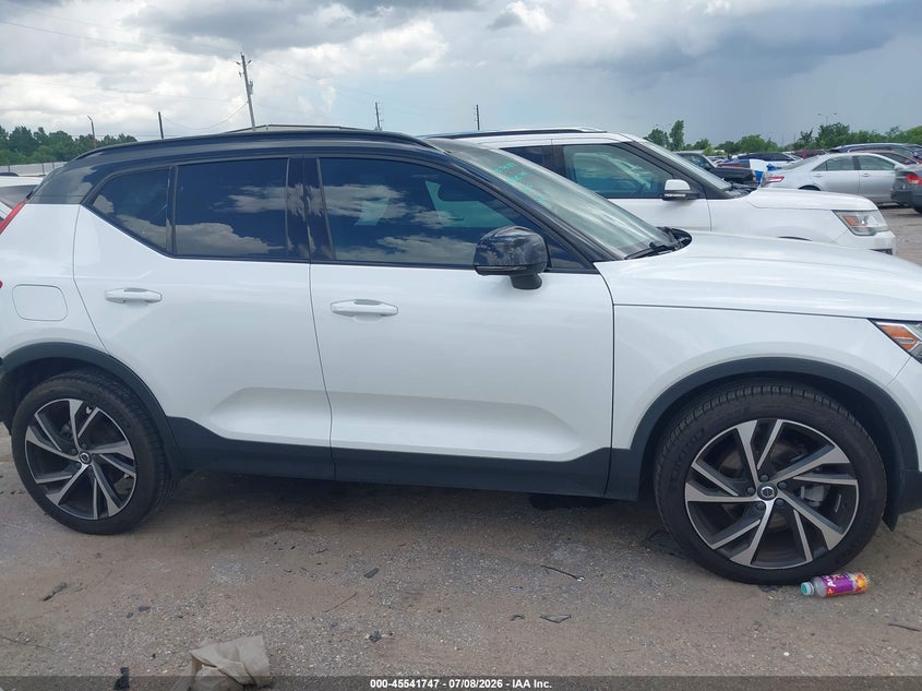 2021 Volvo Xc40 T5 R-Design VIN: YV4162UM4M2563507 Lot: 45541747