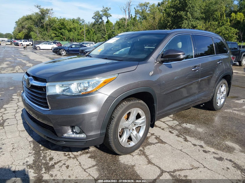 2015 Toyota Highlander, Right Side, IAAI, VIN 5TDDKRFH3FS105179 — photo 2
