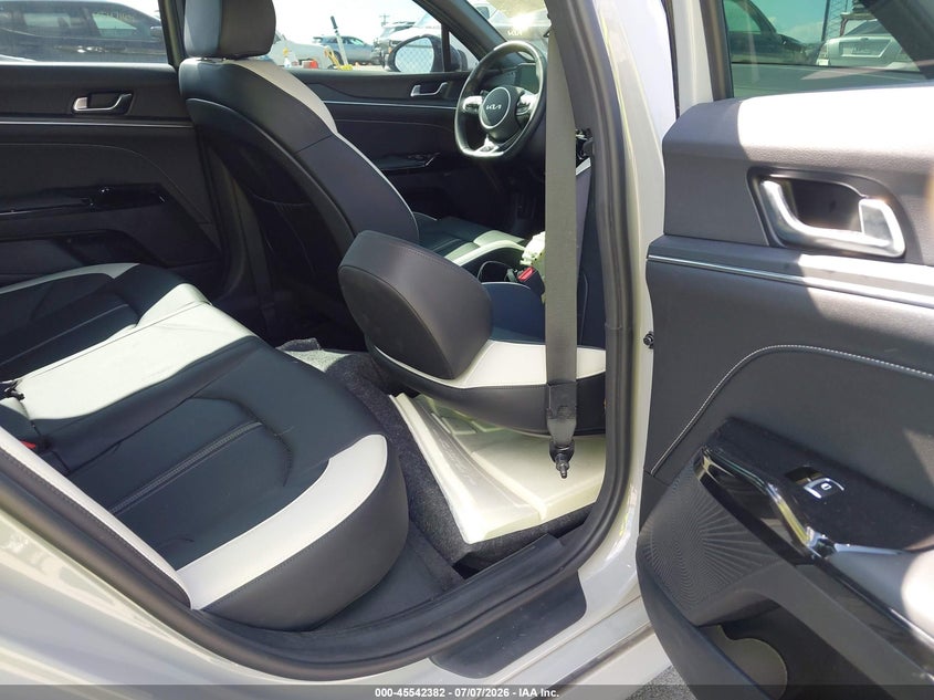 2025 KIA K5 auction photo 8