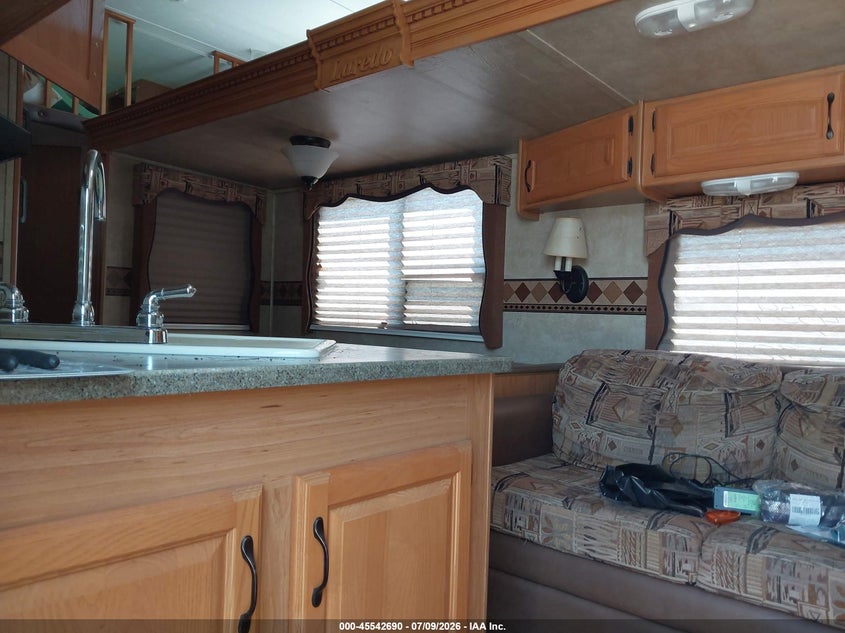 2010 KEYSTONE LAREDO auction photo 8