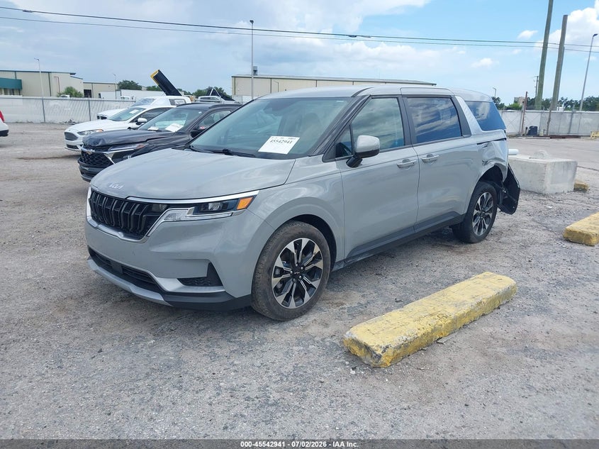 2024 KIA CARNIVAL MPV auction photo 2