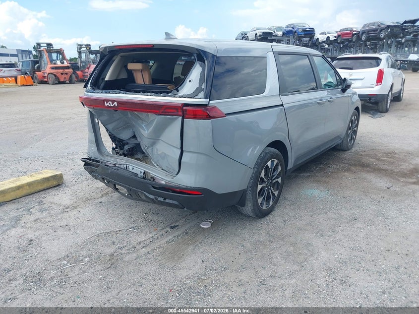 2024 KIA CARNIVAL MPV auction photo 4