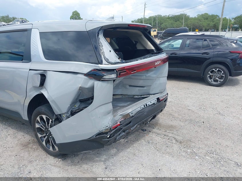 2024 KIA CARNIVAL MPV auction photo 6