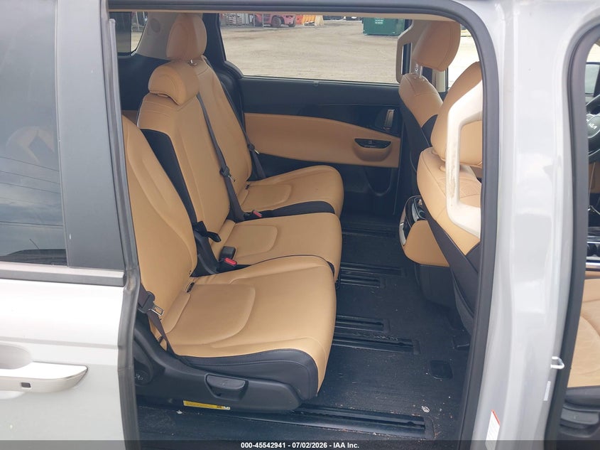 2024 KIA CARNIVAL MPV auction photo 8