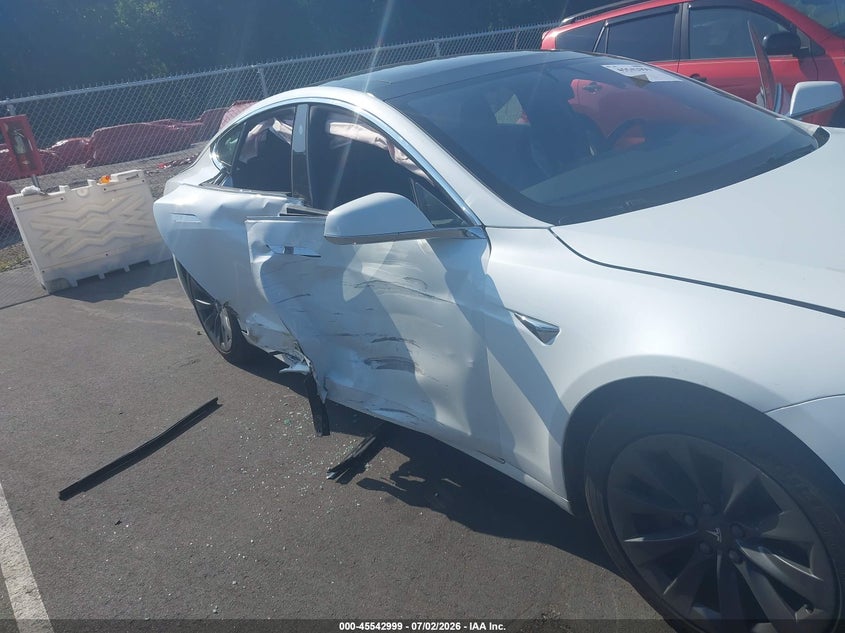 2018 Tesla Model S 100D/75D/P100D VIN: 5YJSA1E21JF277409 Lot: 45542999
