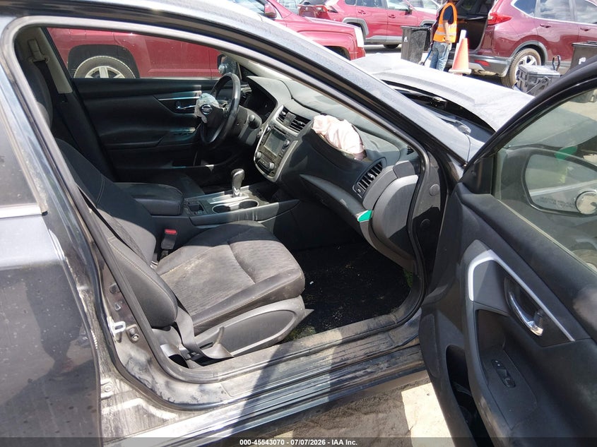 2018 NISSAN ALTIMA auction photo 5