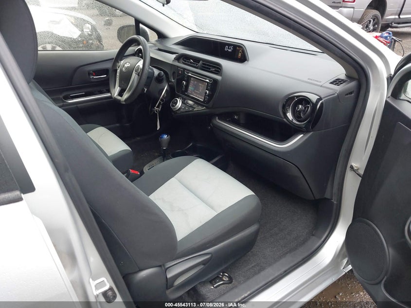 2015 TOYOTA PRIUS C auction photo 5