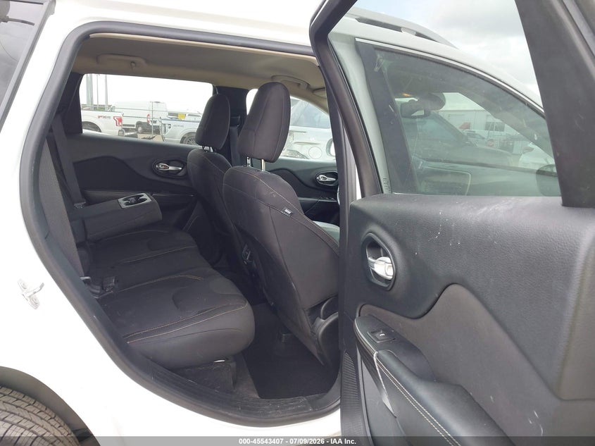 2016 Jeep Cherokee Latitude VIN: 1C4PJLCB5GW377182 Lot: 45543407