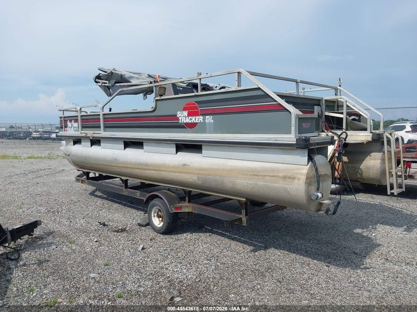 1990 SUNTRACKER PONTOON auction photo 3