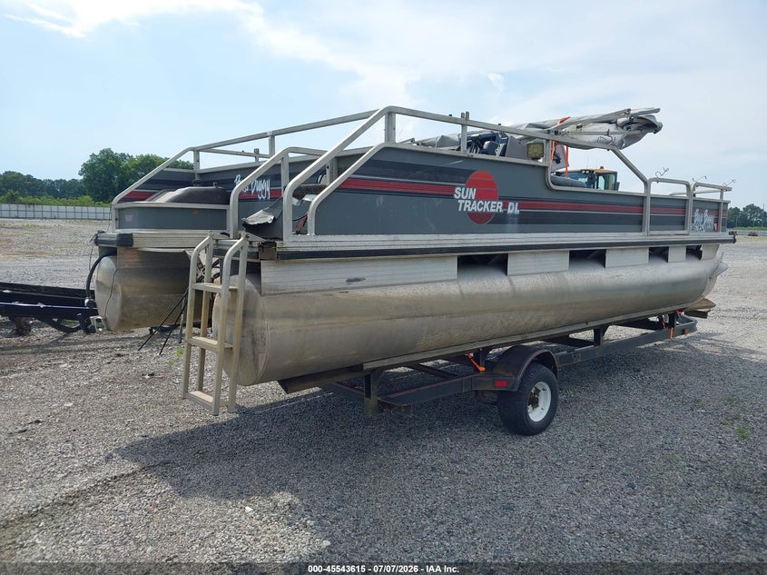 1990 SUNTRACKER PONTOON auction photo 4