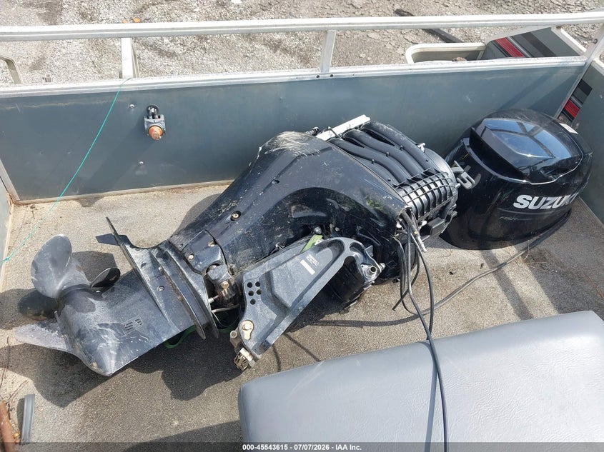 1990 SUNTRACKER PONTOON auction photo 6
