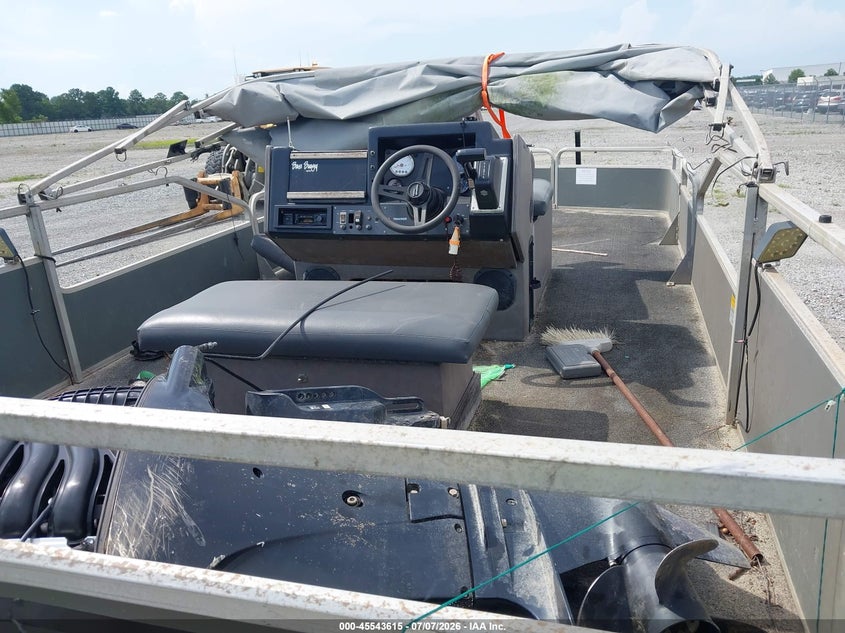 1990 SUNTRACKER PONTOON auction photo 8