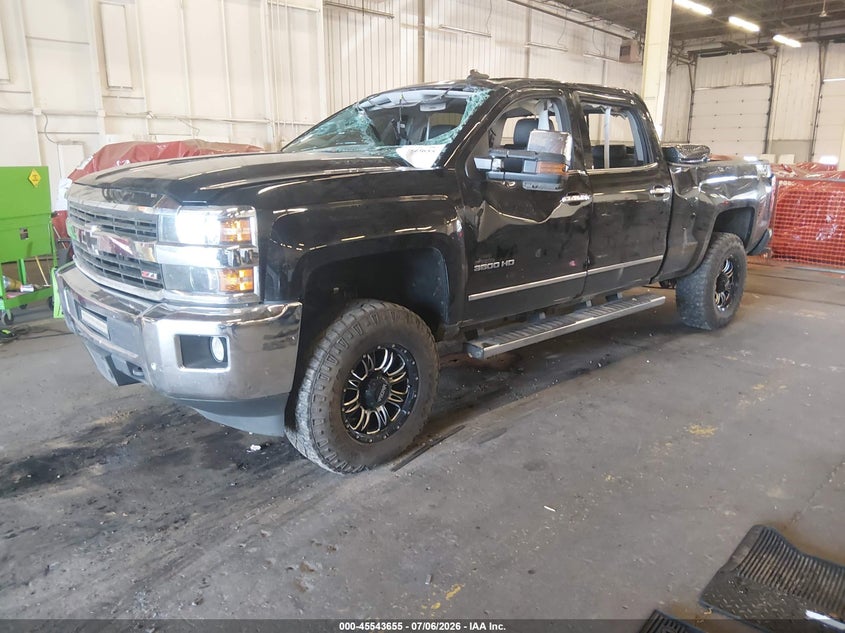 2016 Chevrolet Silverado, Перёд и зад, IAAI, VIN 1GC4K0E88GF141867 — фото 2