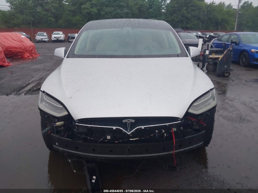 2018 Tesla Model X 100D/75D/P100D VIN: 5YJXCDE26JF102297 Lot: 45544033