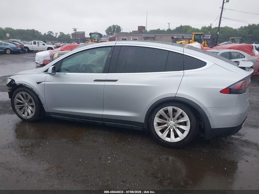 2018 Tesla Model X 100D/75D/P100D VIN: 5YJXCDE26JF102297 Lot: 45544033