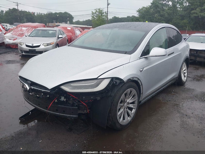 2018 Tesla Model X 100D/75D/P100D VIN: 5YJXCDE26JF102297 Lot: 45544033
