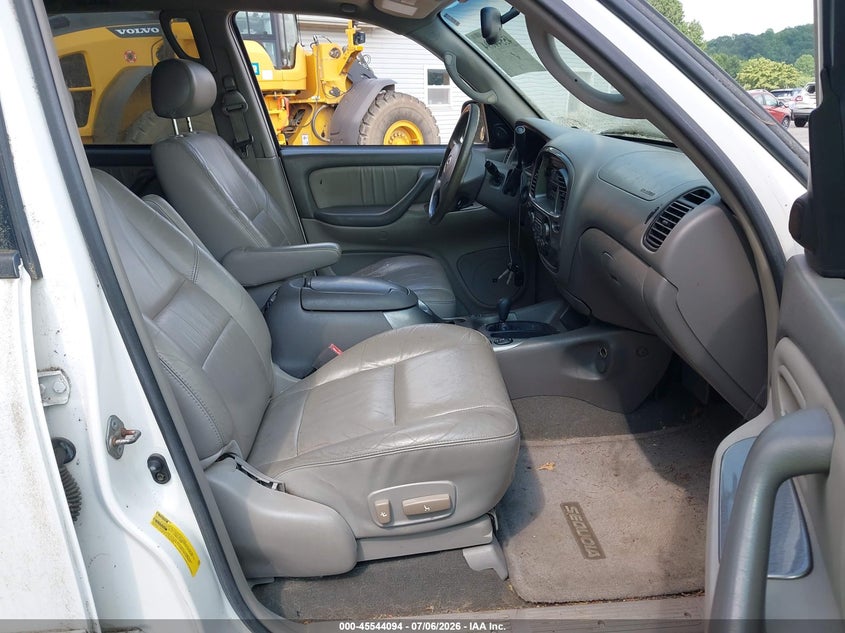 2003 TOYOTA SEQUOIA auction photo 5