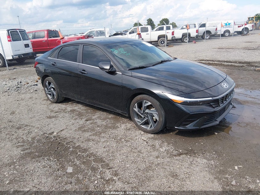 2024 HYUNDAI ELANTRA auction photo 1