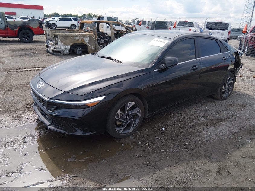 2024 HYUNDAI ELANTRA auction photo 2