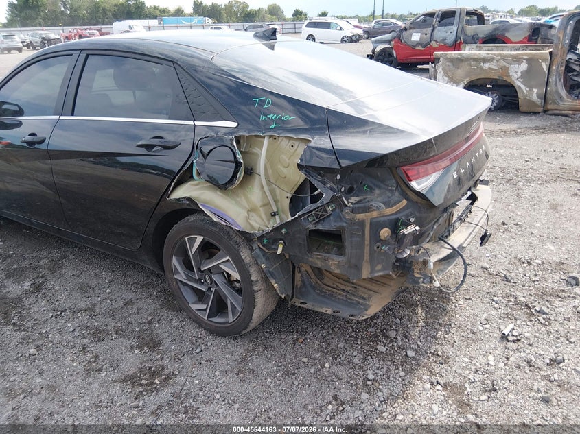 2024 HYUNDAI ELANTRA auction photo 6