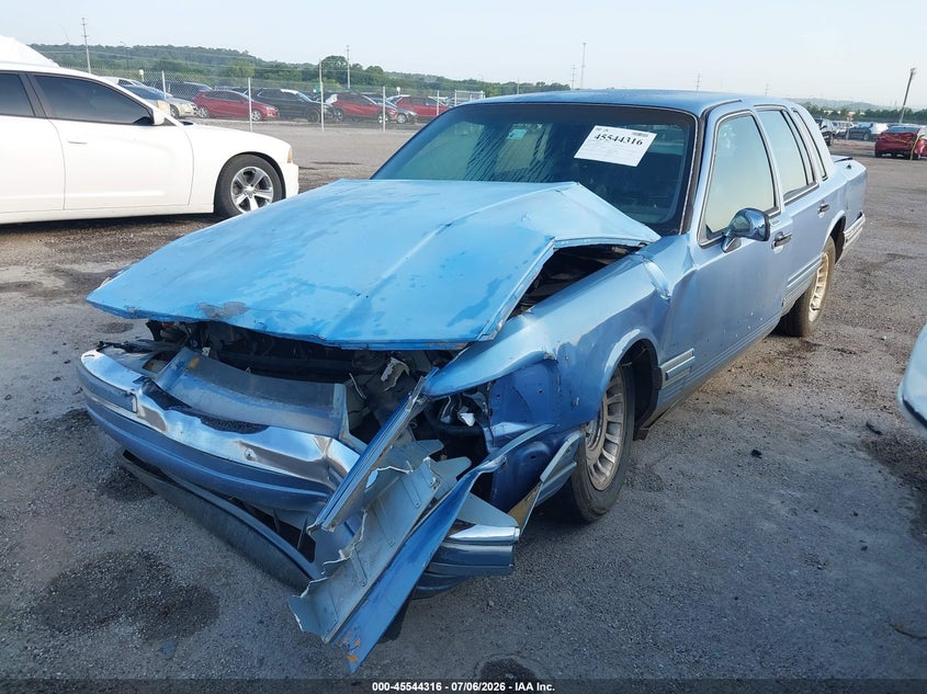 1994 LINCOLN TOWN CAR auction photo 2
