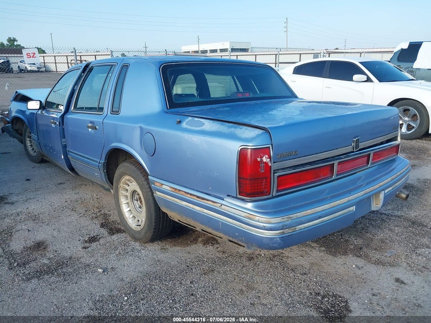 1994 LINCOLN TOWN CAR auction photo 3