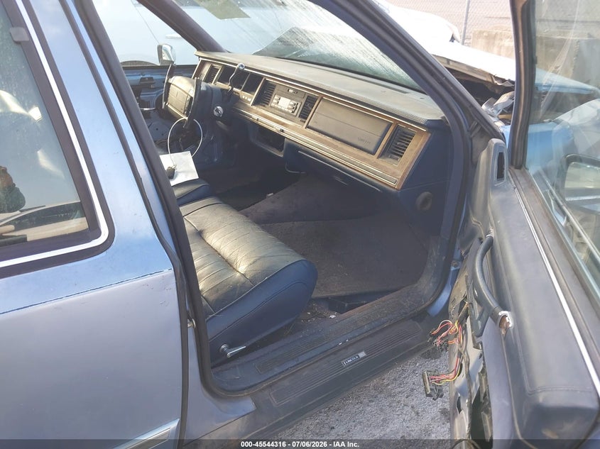 1994 LINCOLN TOWN CAR auction photo 5