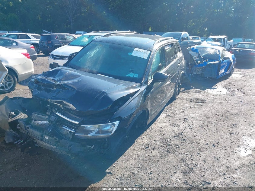 2021 VOLKSWAGEN TIGUAN auction photo 2