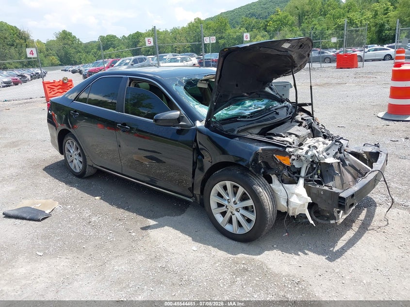 2014 TOYOTA CAMRY XLE