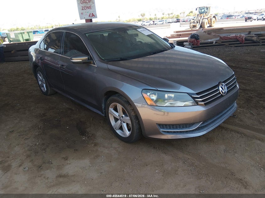 2013 VOLKSWAGEN PASSAT 2.5L SE