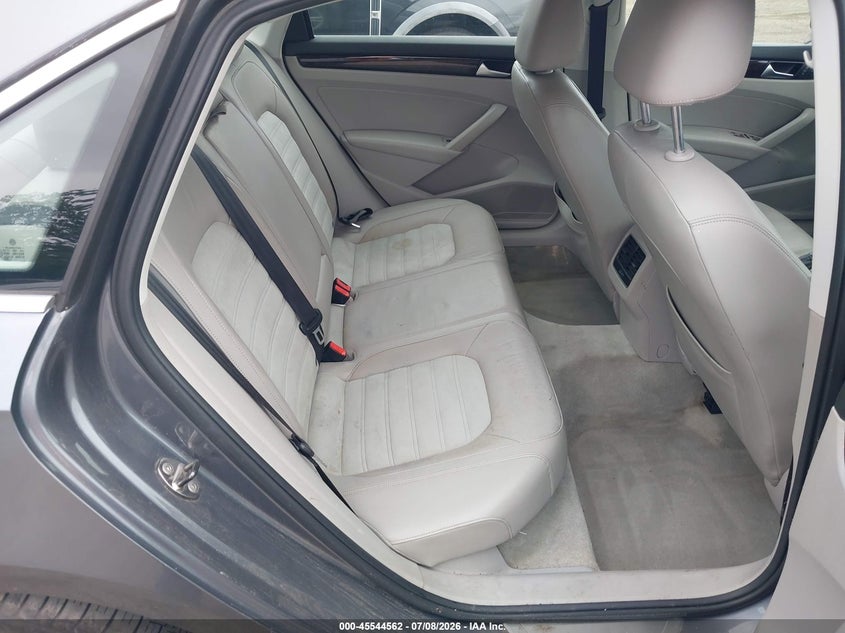 2015 Volkswagen Passat 2.0L Tdi Sel Premium VIN: 1VWCV7A33FC006444 Lot: 45544562