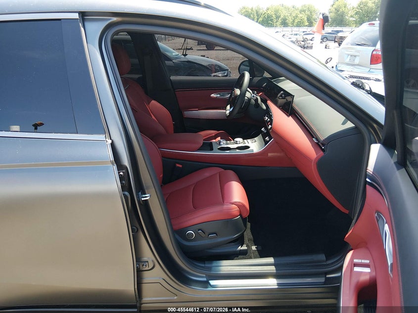 2026 GENESIS GV70 auction photo 5